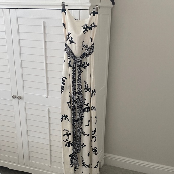 Dresses & Skirts - Elegant Black and White Maxi Dress